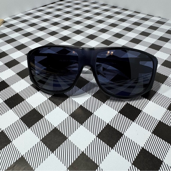 Solar Shield Accessories - Elegant Black Sunglasses